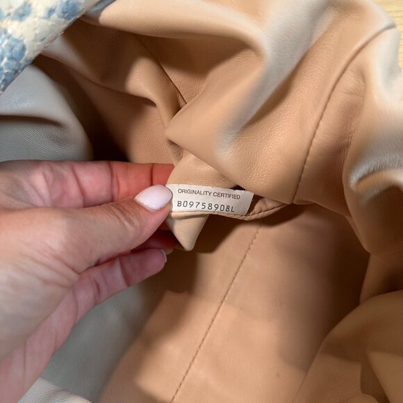 Bottega Veneta - The Pouch Teen Python-Print Clutch Bag - Picture 10 of 12